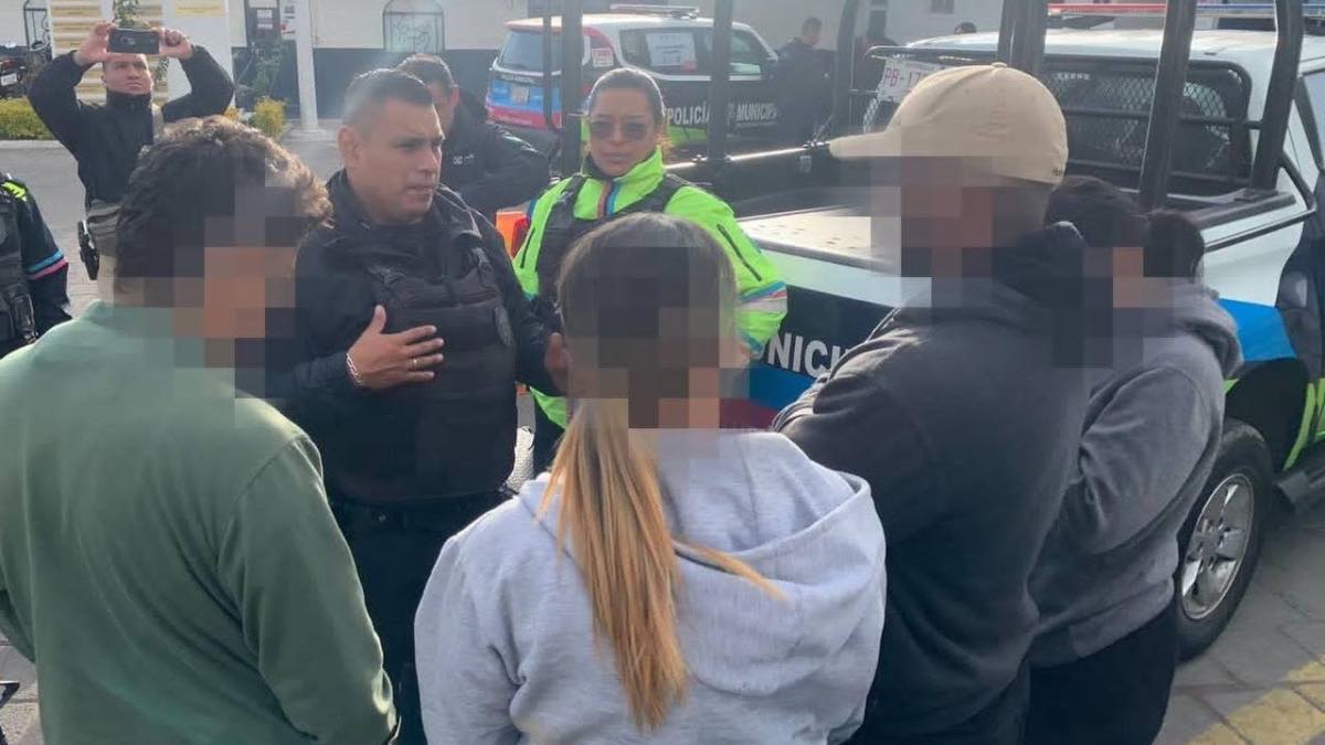 Aseguran a cinco migrantes hacinados en un motel en Puebla