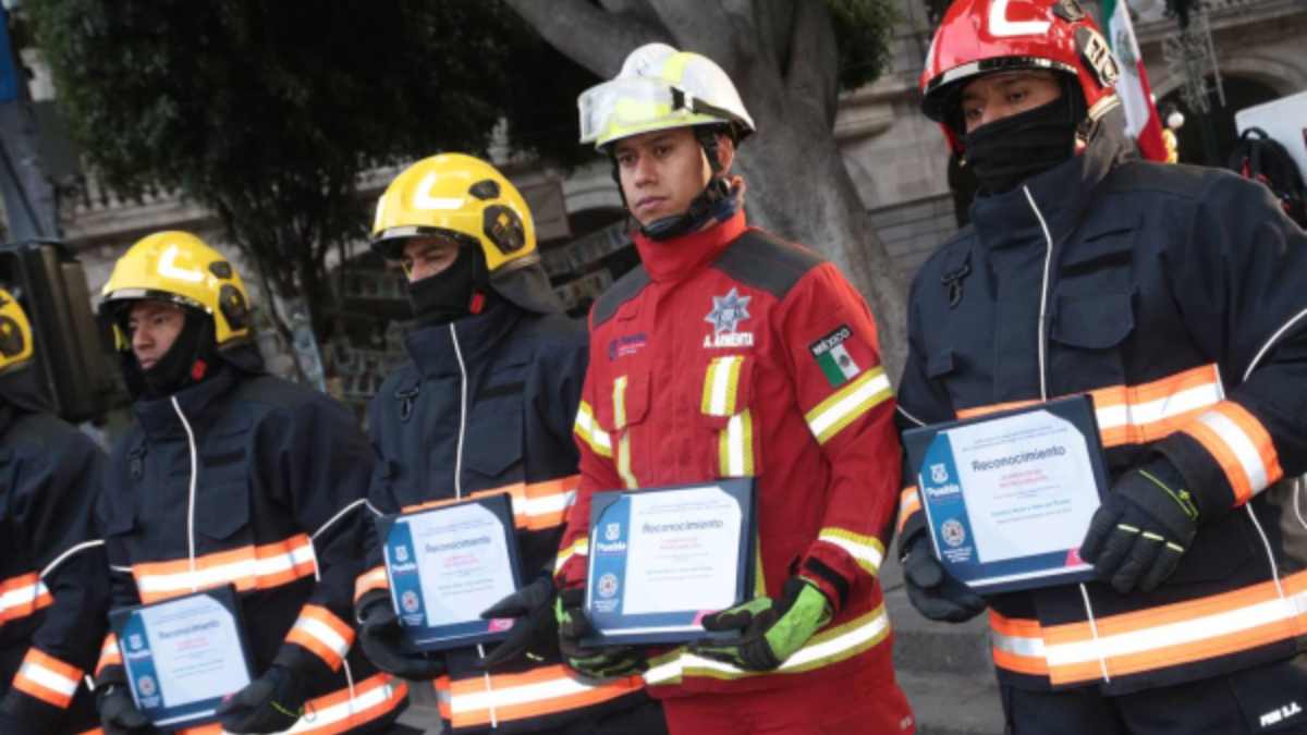 Puebla reconoce labor del Grupo Vulcanos de Protección Civil