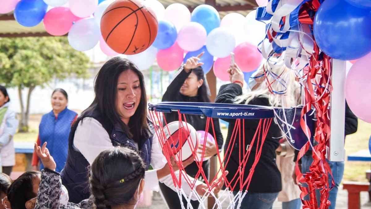 Rocío Simón rehabilita el jardín de niños de San Jerónimo Tecuanipan