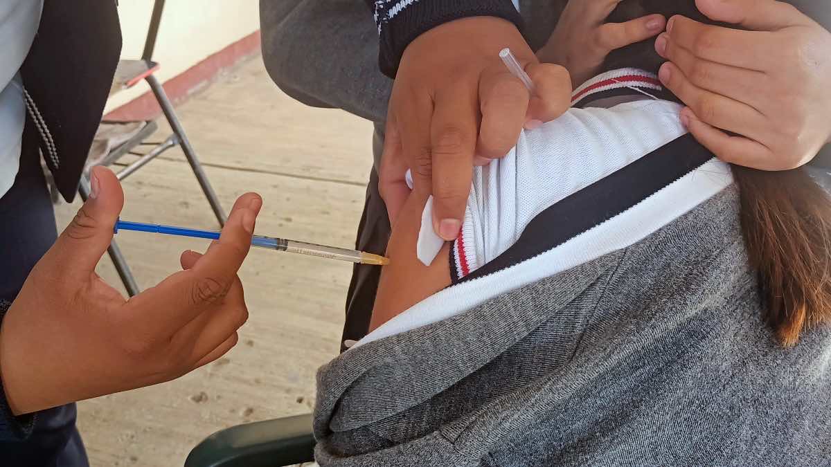 Mujer o niñas: ¡vacúnate contra el VPH en el IMSS Puebla!
