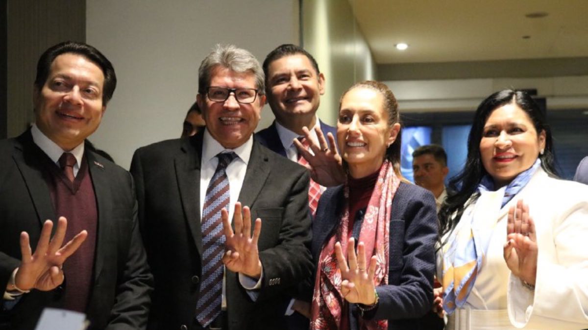 Va Claudia Sheinbaum a plenaria de Grupo Parlamentario de Morena