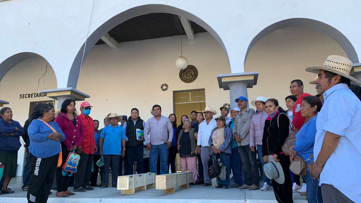 Vecinos de Barranca Salada obtienen bomba para su pozo de agua