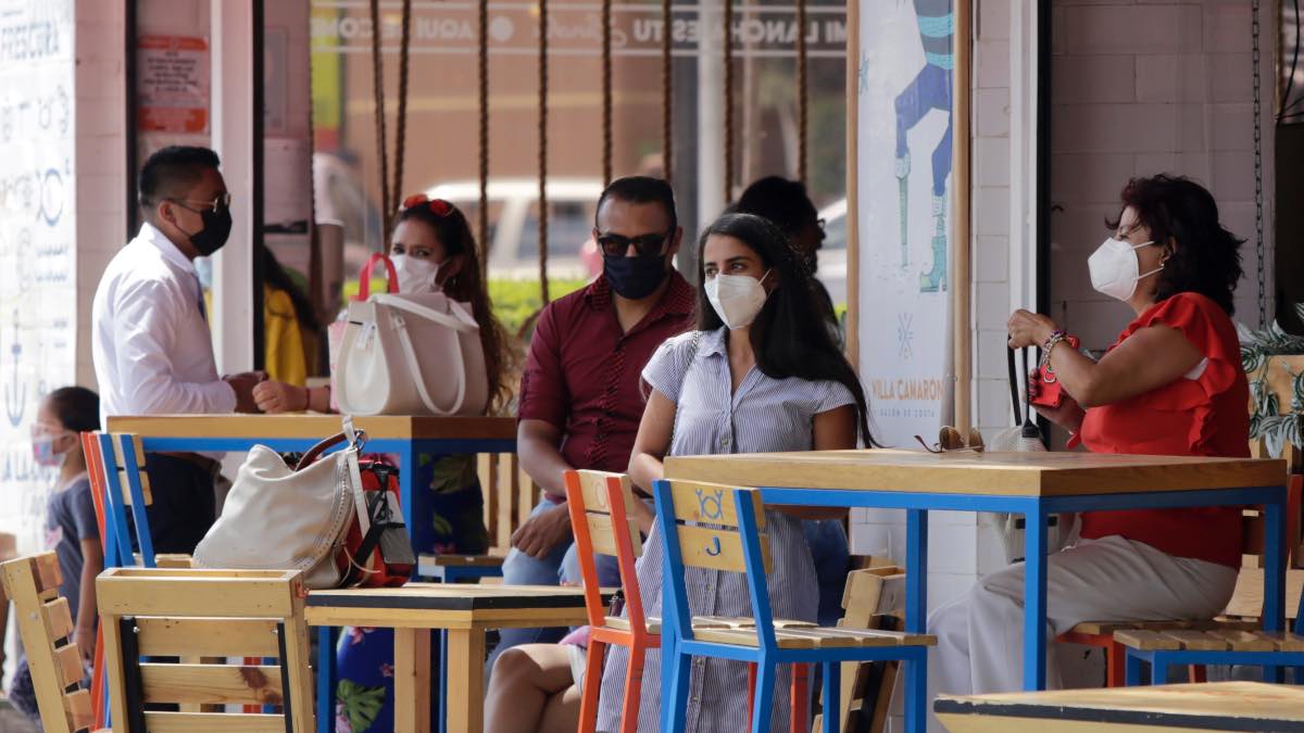 Vuelve el uso de cubrebocas en restaurantes de la capital