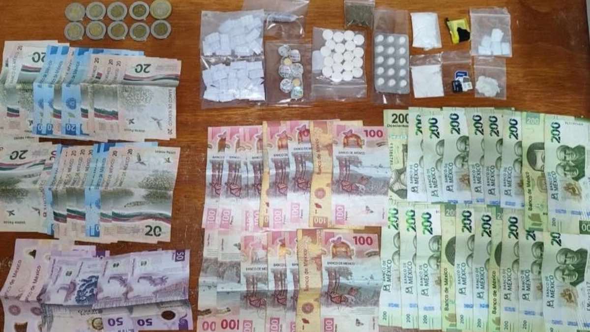 Dinero, celulares, armas y droga, lo decomisado en el penal de Huejotzingo