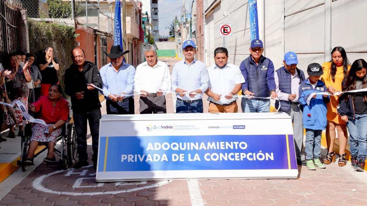 Adoquinan privadas en la colonia Concepción La Cruz de San Andrés Cholula