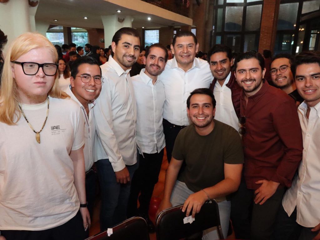 Alejandro Armenta, comprometido con los jóvenes de Puebla