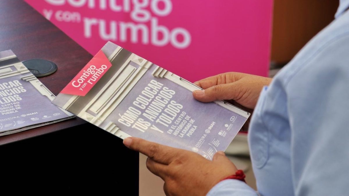Regulan toldos y anuncios en el Centro Histórico de Puebla