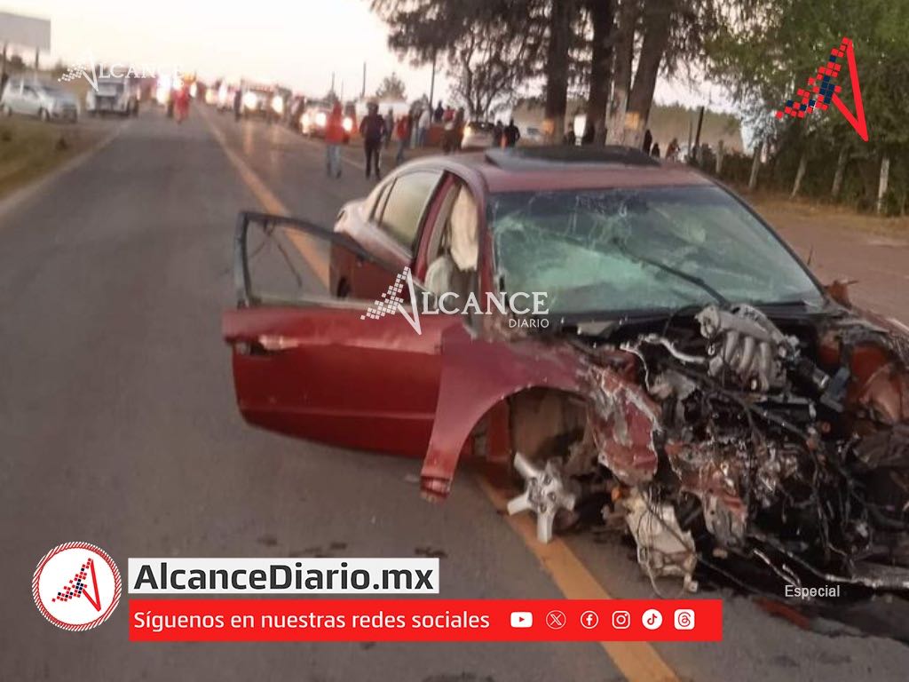 Dos muertos y seis heridos deja choque de ambulancia y automóvil en Ahuazotepec