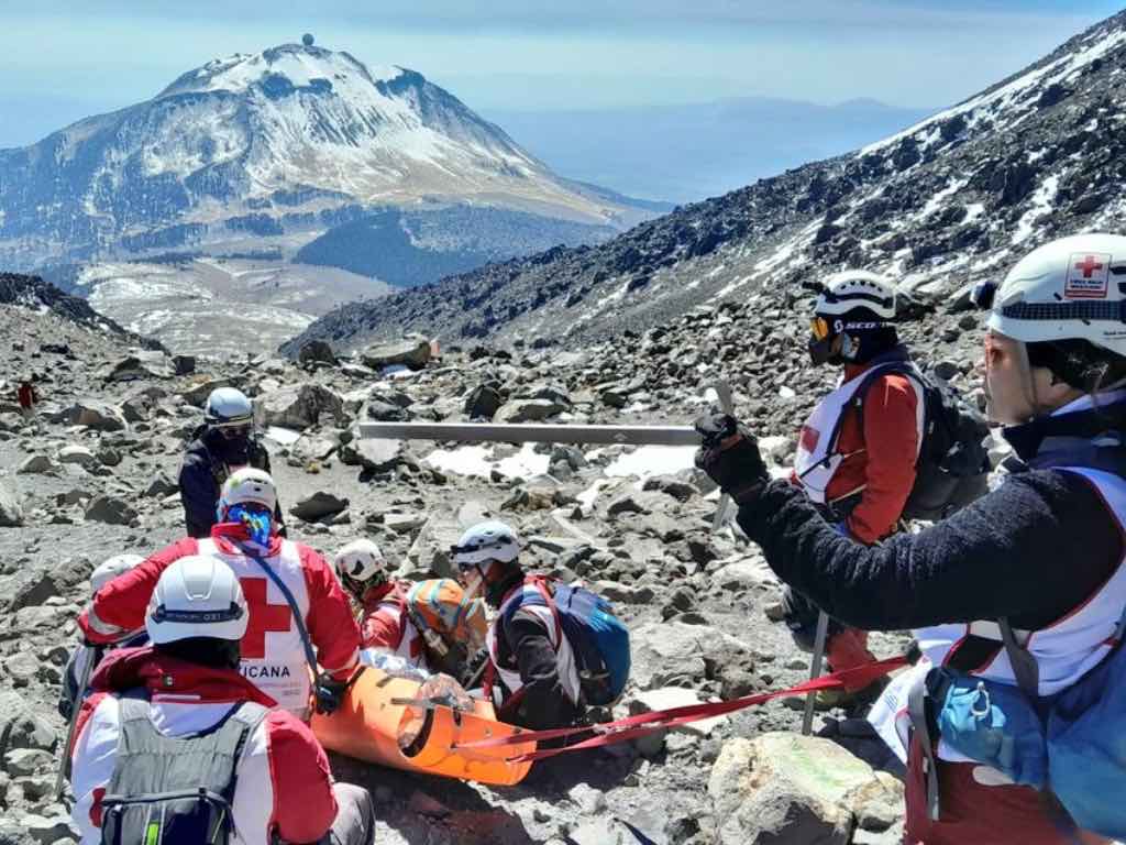 Cruz Roja suspende búsqueda de los dos alpinistas en el Pico de Orizaba; Socorro Alpino continúa trabajando