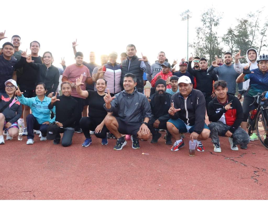 Deporte, fundamental para salud y seguridad: Lalo Rivera tras carrera en Acatlán