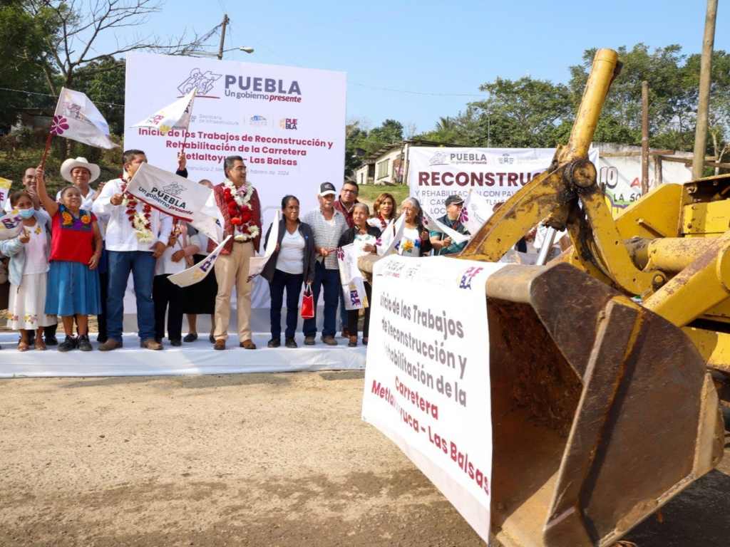 Inician reconstrucción de carretera Metlaltoyuca-Las Balsas en Francisco Z Mena