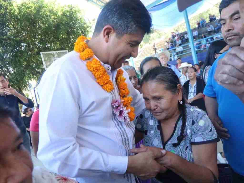 Lalo Rivera recorre Tlaola y Zihuateutla