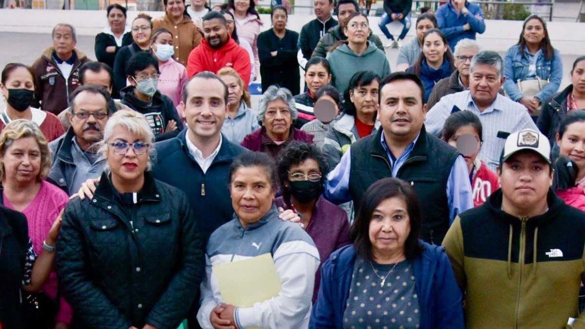 Vecinos de la Romero Vargas se reúnen con Mario Riestra