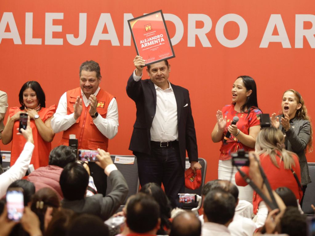 PT entrega a Alejandro Armenta constancia como candidato al gobierno de Puebla