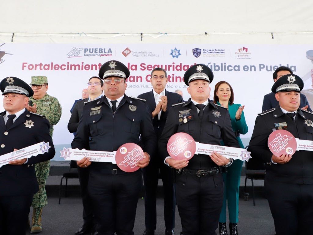 Entregan equipos, vehículos y reconocimientos a Policías Estatales