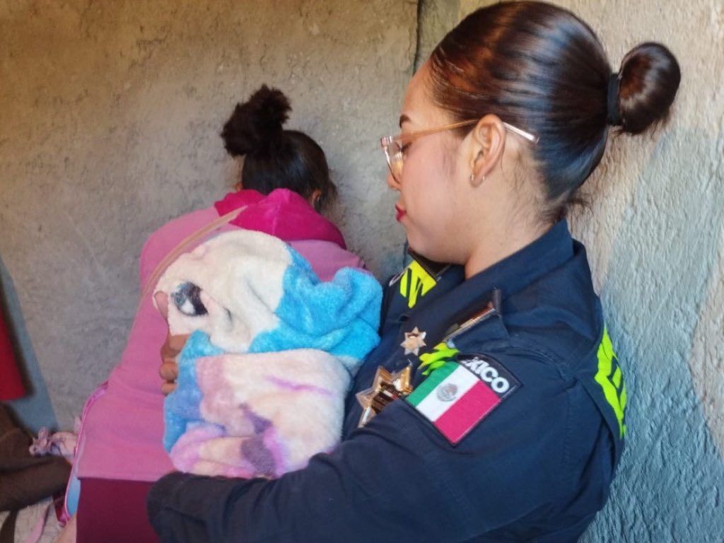 ¡Se adelantó la cigüeña! Policías de la SSC ayudan a mujer a dar a luz en Barranca Honda