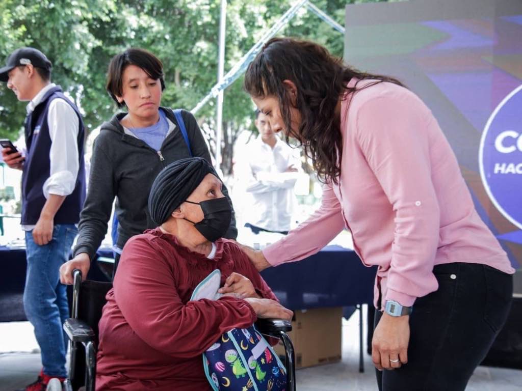 SMDIF de San Andrés Cholula entrega medicamentos y pañales a familias