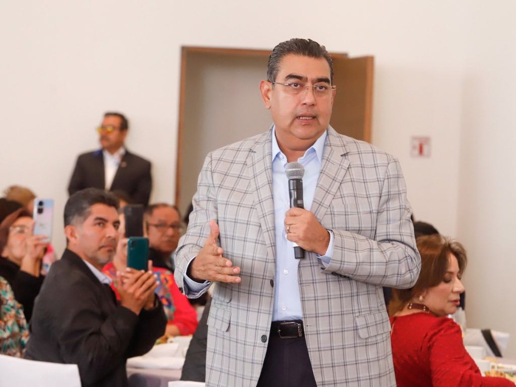Garantiza Sergio Salomón derechos laborales de los trabajadores del estado