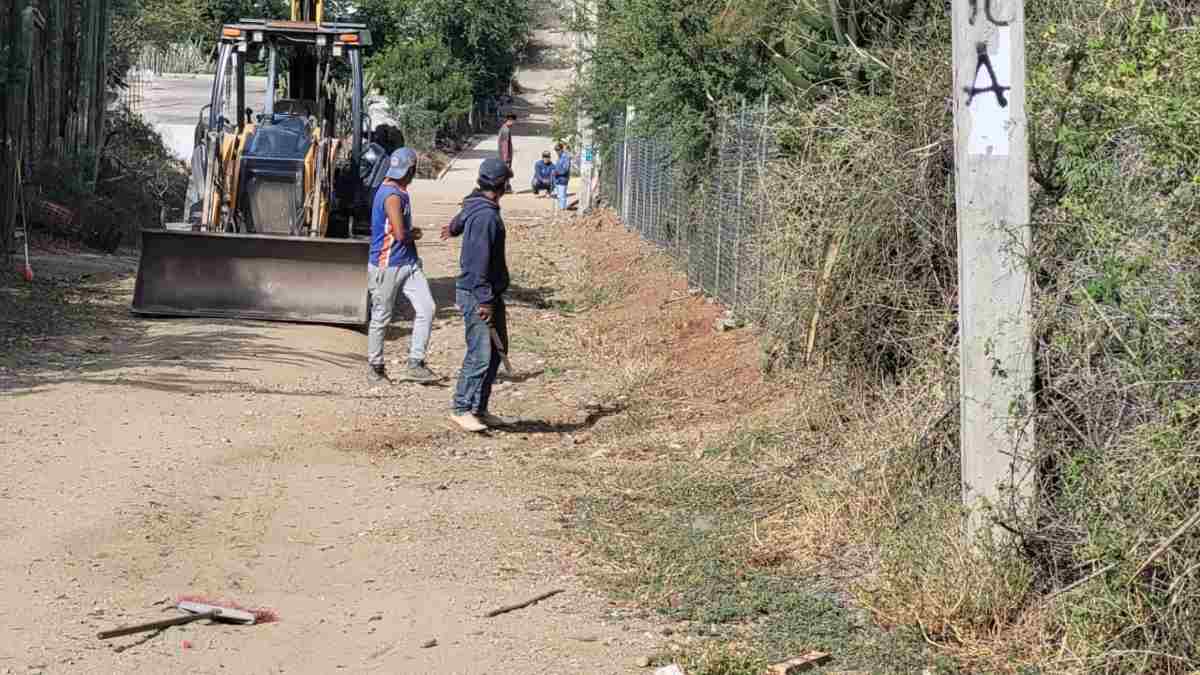 Vecinos de San Jerónimo Xayacatlán logran pavimentar vialidad