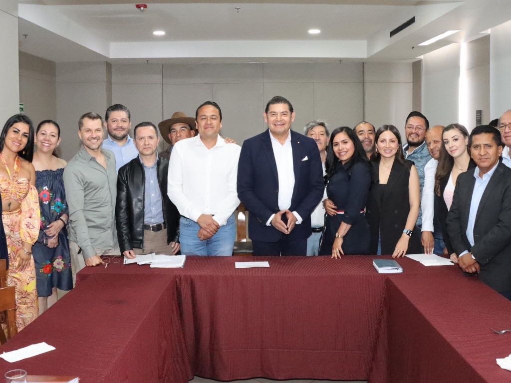 Alejandro Armenta promueve la unidad y el consenso con liderazgos poblanos