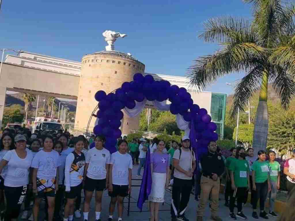 Celebran la primera carrera municipal en Tecomatlán por el Día de la Mujer