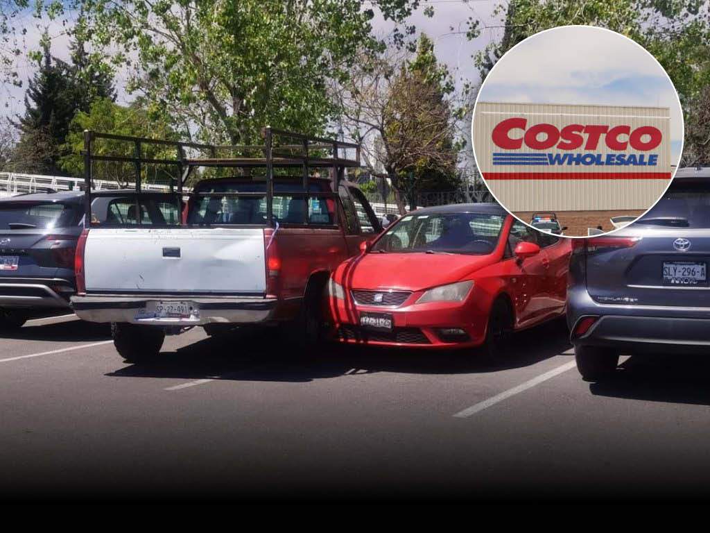 Exhiben a gandalla que golpeó un carro en el estacionamiento del Costco en Puebla