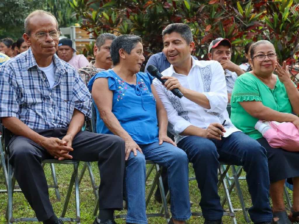 Invitan en San José Acateno a Lalo Rivera a platicar sobre necesidades en municipios