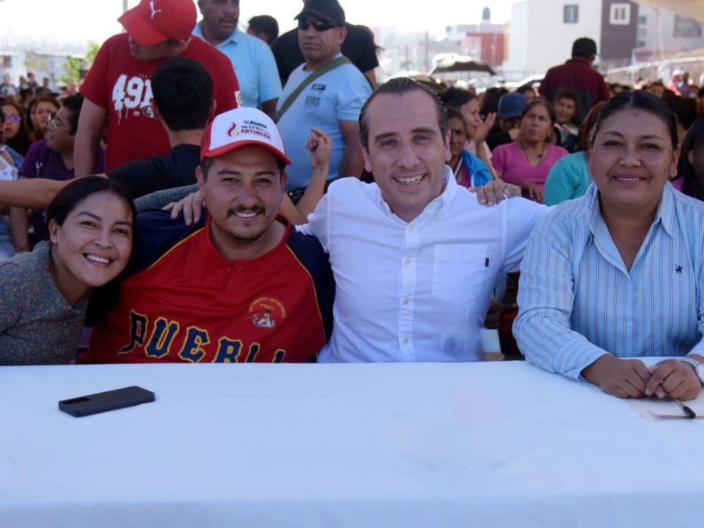 Vecinos de la colonia Cencalli celebran junto a Mario Riestra 15 años de aniversario