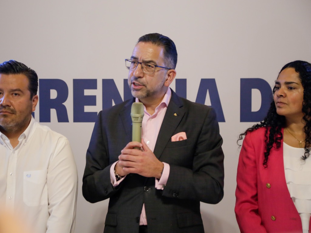 “Morena se prostituyó y dejó entrar a la escoria del PRIANRD”, dice Javier Lozano