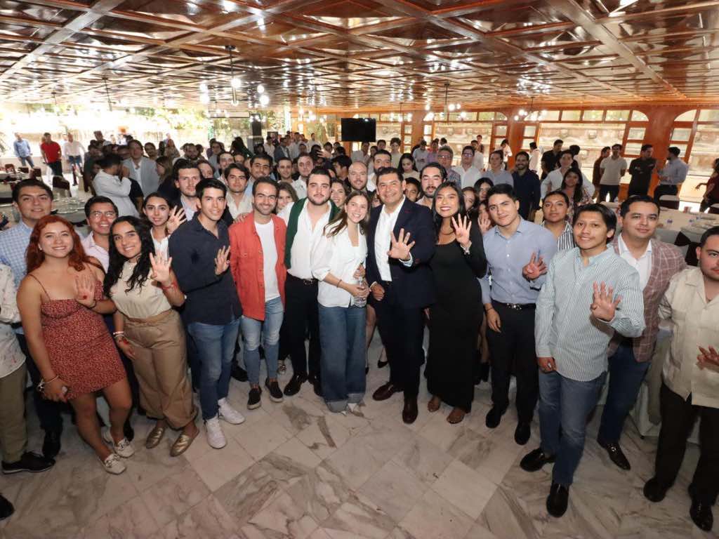 Participa Armenta en foro con jóvenes empresarios poblanos