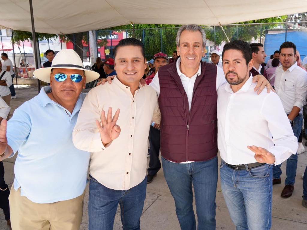 Vecinos de la junta auxiliar Xochimehuacán reciben a Pepe Chedraui