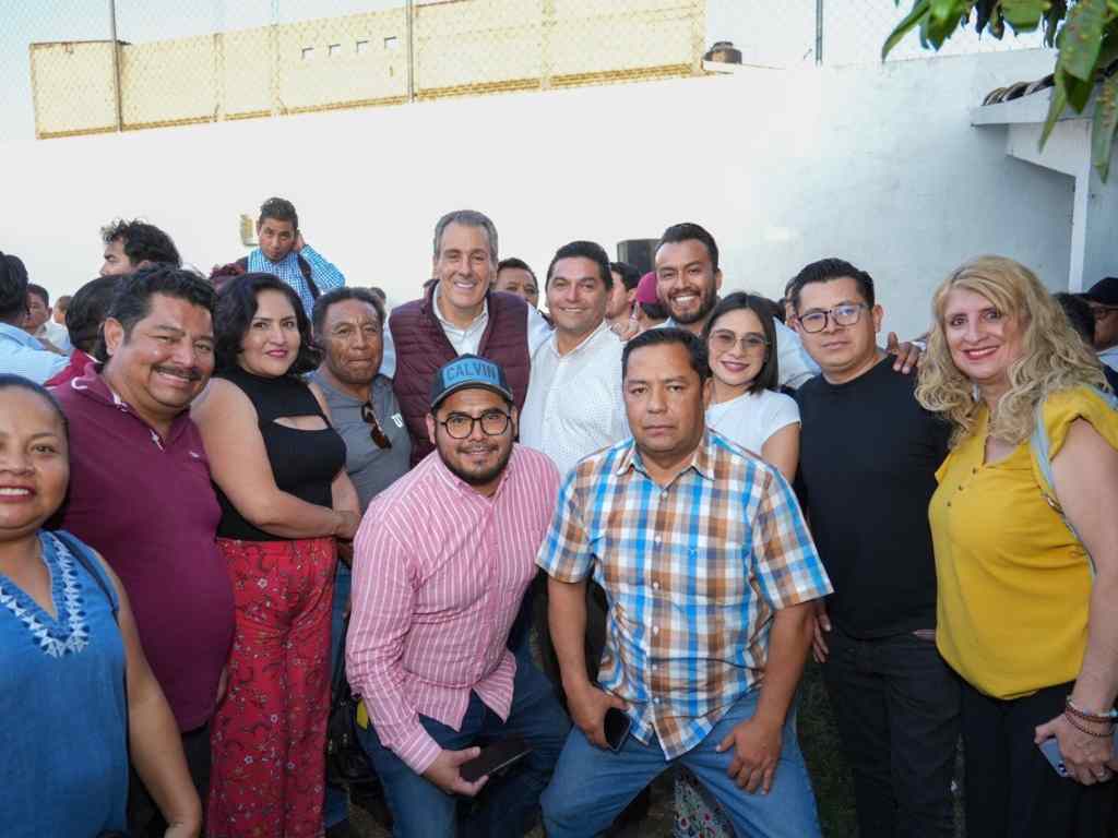 Pepe Chedraui se reúne con vecinos del norte de Puebla capital