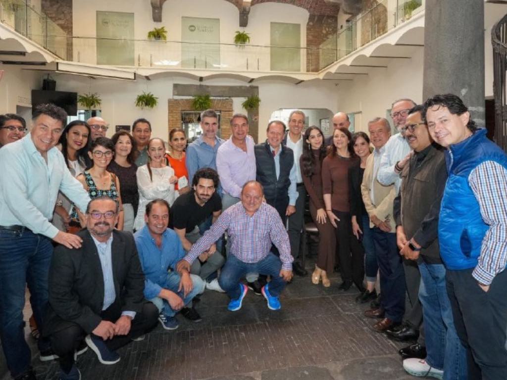 Platica Pepe Chedraui con empresarios del clúster turístico de Puebla capital