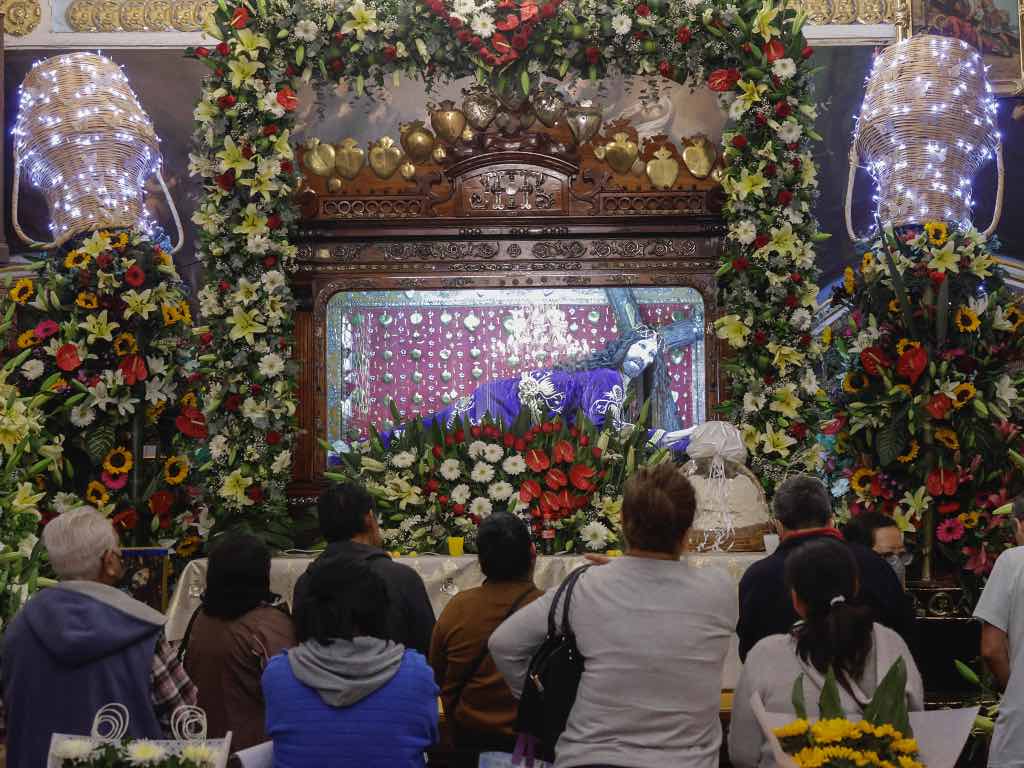 Poblanos visitan templo del Señor de las Maravillas en tercer viernes de Cuaresma