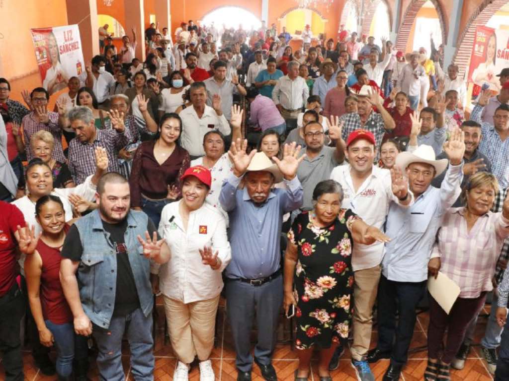 Reconoce Liz Sánchez esfuerzo de mixtecos en visita a Acatlán y Tehuitzingo