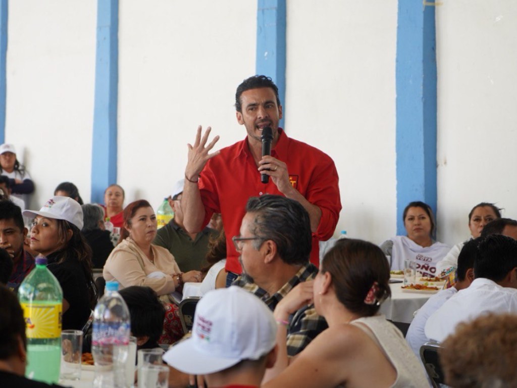 Se reúne Toño López con profesores de Puebla