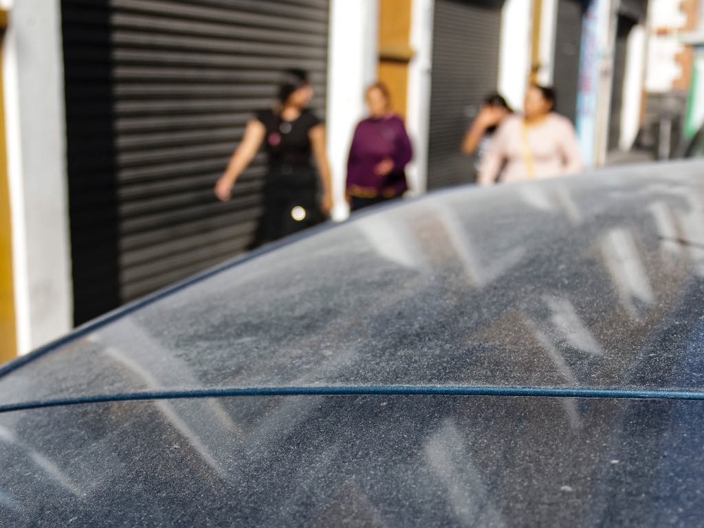 Continúa la caída de ceniza en siete municipios de Puebla