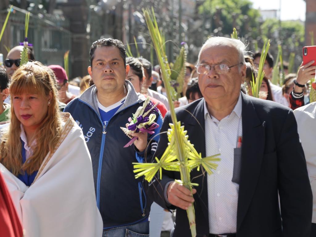 Inicia la Semana Santa en Puebla: Fieles celebran el Domingo de Ramos en Catedral