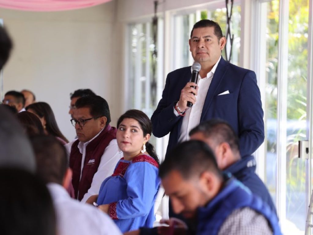 En Huauchinango, Alejandro Armenta asegura que reforzará la educación