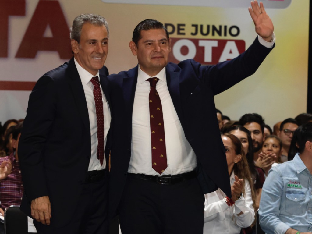 Analiza Armenta modernización de arcos de seguridad en Puebla como propuesta de campaña