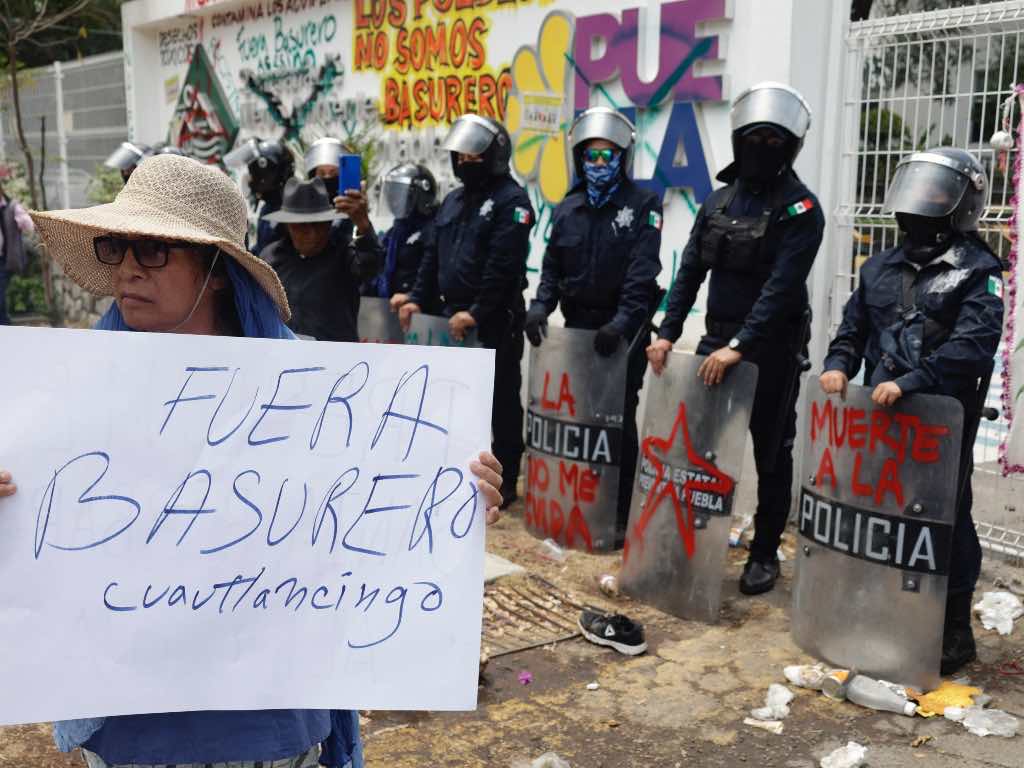 Autoridades condenan agresión de manifestantes de la Recta a Cholula contra Policía Estatal