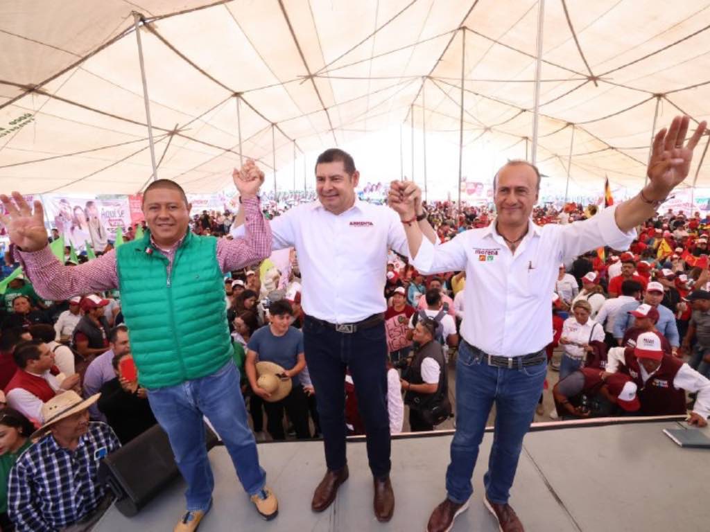 Alejandro Armenta se compromete a construir una nueva carretera en San Salvador El Seco