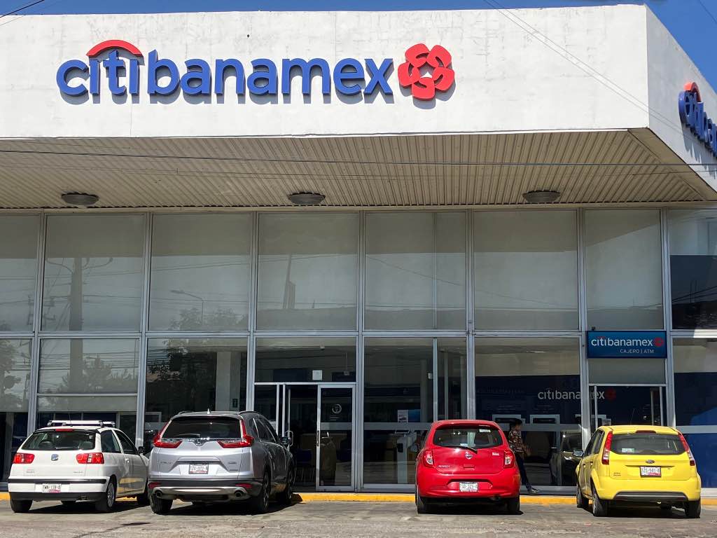 ¿Este 1 de mayo abrirán los bancos en Puebla?