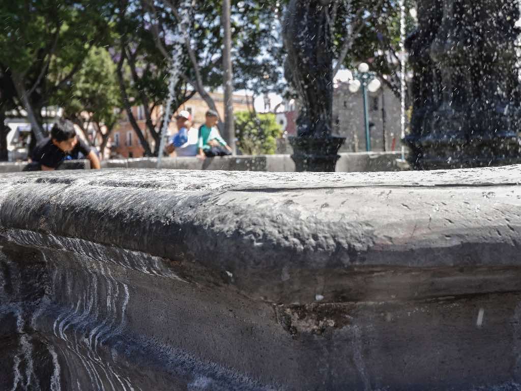 Reparan en la Fuente de San Miguel en Zócalo de la ciudad