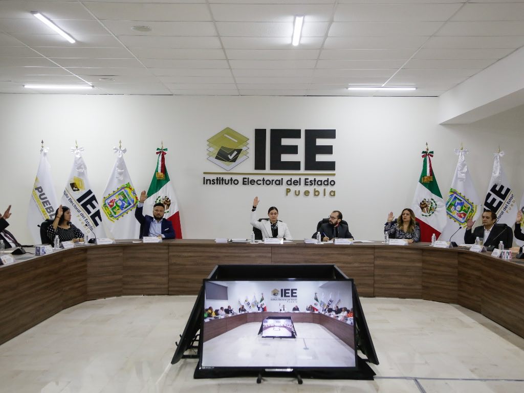 IEE aprueba registro pendientes y sustituciones a candidaturas