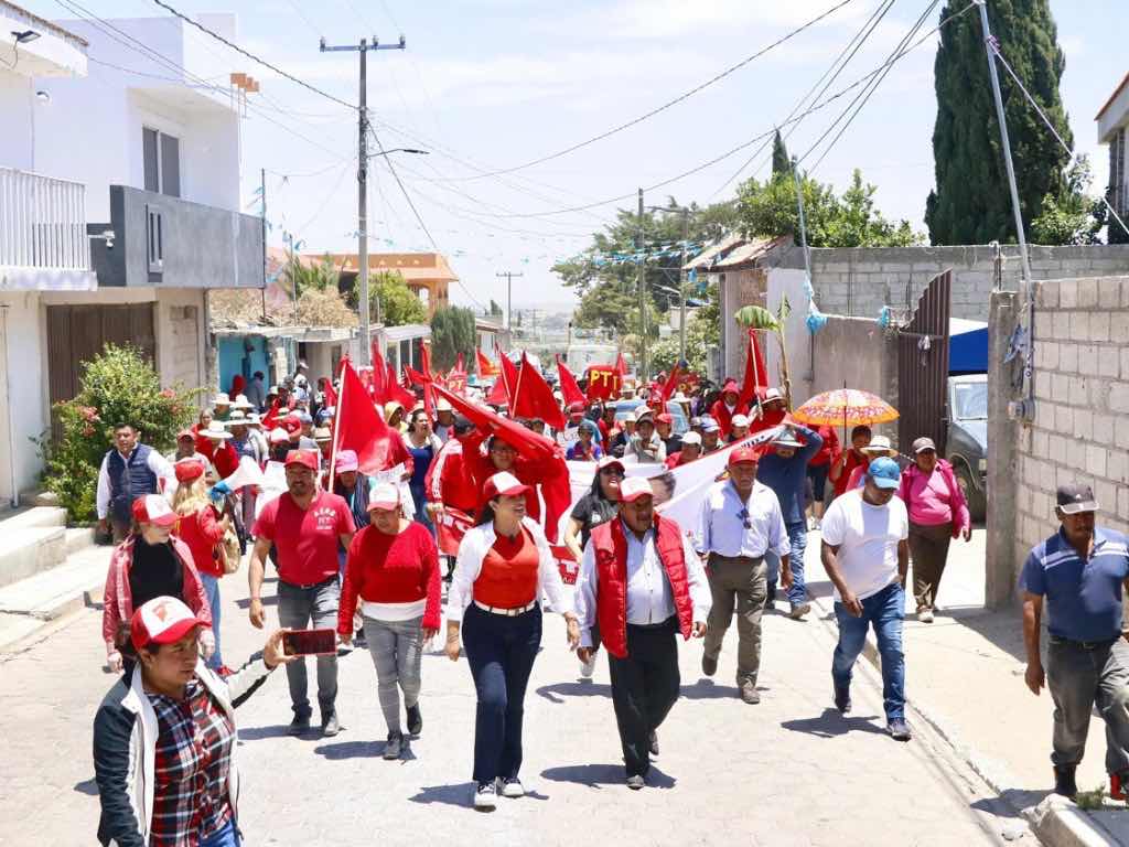 Liz Sánchez del PT recorre El Seco, Nopalucan, Lara Grajales y Amozoc