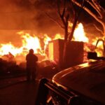 Se incendian subestación de CFE y bodega de madera en Cuautlancingo