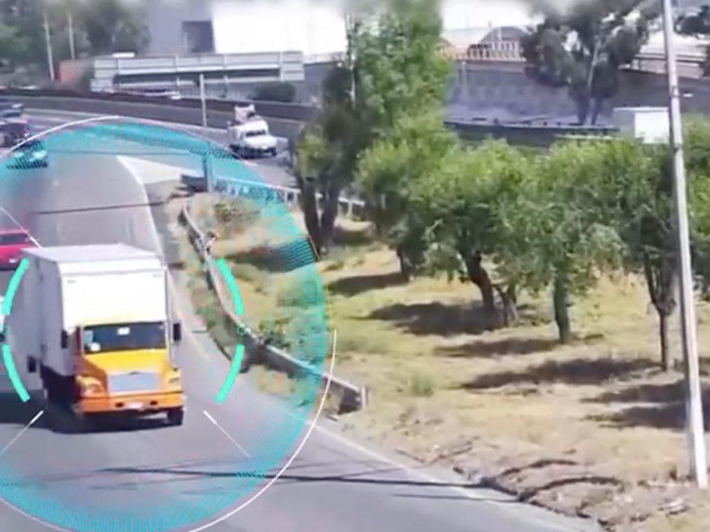 Recuperan tractocamión robado en Coronango con equipo de sonido