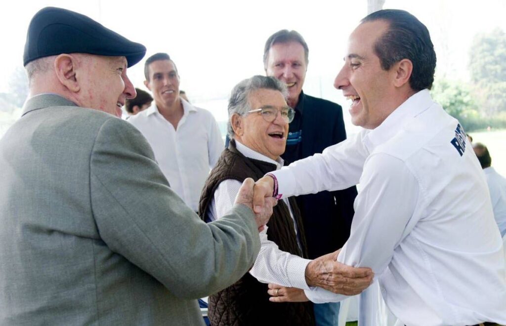Se reúne Mario Riestra con empresarios y deportistas de Puebla