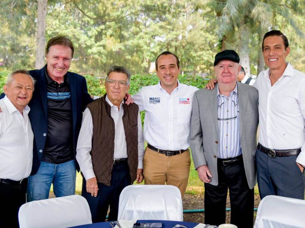 Se reúne Mario Riestra con empresarios y deportistas de Puebla